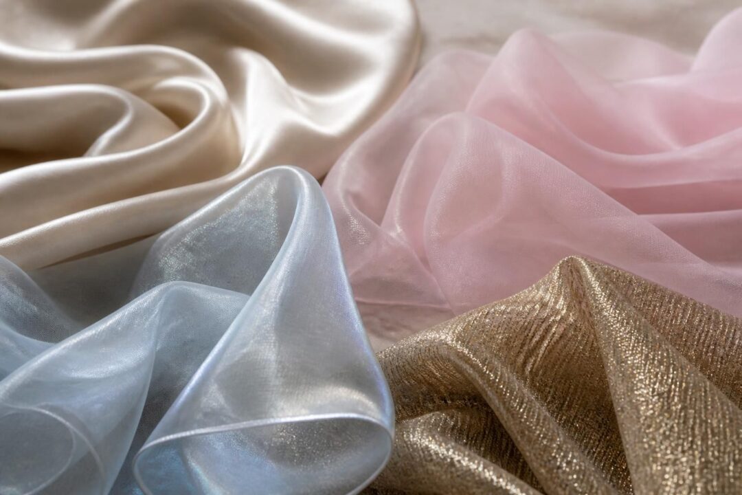 scopri i tessuti pregiati per abiti da cerimonia: seta, chiffon, organza e lurex. guida dettagliata alle caratteristiche e all'eleganza di ogni materiale.